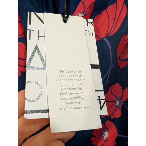 41 Hawthorn Stitch Fix Petite Sleeveless Blouse Navy Red Poppy Floral Top Orlee - Picture 6 of 8